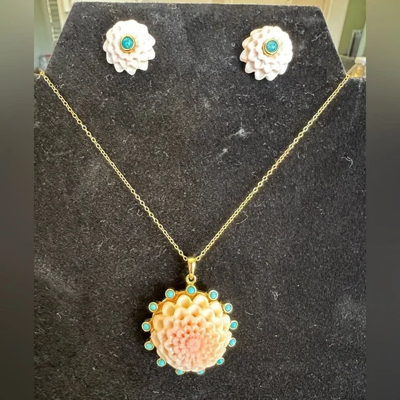 Carved Pink Conch Shell and Sleeping Beauty Turquoise Pendant and Earrings - Picture 2 of 5